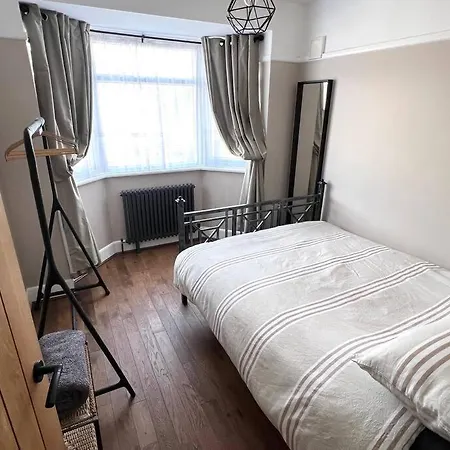 Spacious 3 Bed Apt Sleeps 5 Near Bournemouth Beach Exterior photo