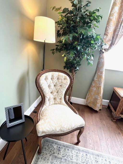Апартаменты Spacious 3 Bed Sleeps 5 Near *
