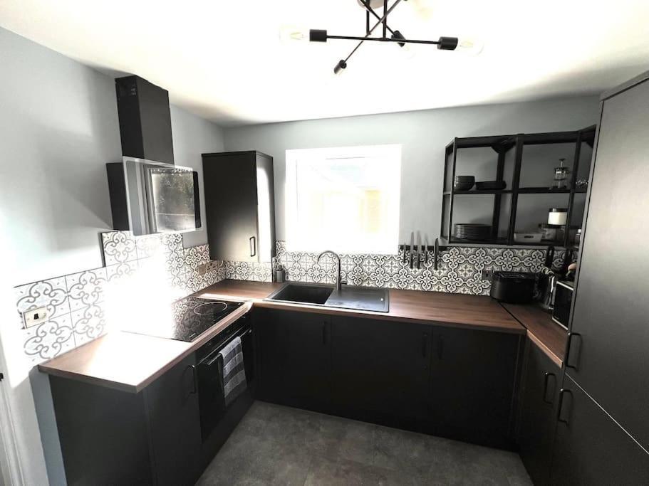 Апартаменты Spacious 3 Bed Sleeps 5 Near Борнмут